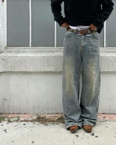 Belt outfit inspo Boy Casual Outfits, Monotone Outfit, Boy Fits, Jeans Outfits