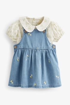 Blue Dungarees, Kids Dress Collection, Baby Mode, Denim Baby, Baby Fits, Kids Fashion Clothes, Business Dresses, 가을 패션