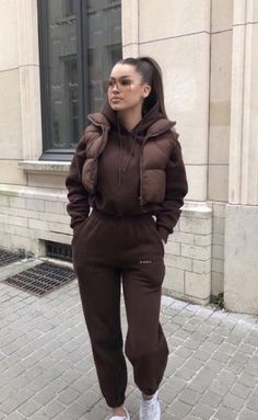 Vinter Mode Outfits, Sportswear Outfits, Stile Hijab, Mode Zara, College Outfit, Winter Fashion Outfits Casual, Stylish Scarves, Cold Outfits, Foto Tips