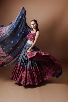 Wedding Chaniya Choli, Chaniya Choli Wedding, Indian Dress Up, Fancy Skirts, Blouse Chiffon, Simple Lehenga, Bandhani Dress, Traditional Indian Dress