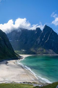 A beach and mountains in Lofoten, Norway. Norway Roadtrip, Norway Beach, Photography Hiking, Norway Nature, Best Beaches, Cruise Travel, New Energy, Travel Inspo