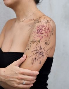 Colorful floral tattoo design by Cigdem Ozsoy Peony Floral Tattoo, Colorful Floral Tattoo, Front Shoulder Tattoo, Floral Watercolor Tattoo, Shoulder Tattoo Ideas, Feminine Shoulder Tattoos, Front Shoulder Tattoos, Colour Tattoo For Women, Mastectomy Tattoo