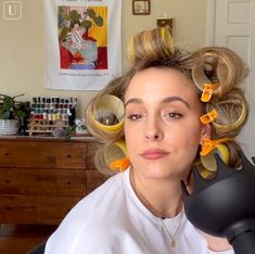 This is a guide to using Velcro hair rollers. Learn how to use Velcro hair rollers to get big bouncy curls with this step-by-step hair tutorial. Curl Hair With Rollers, Medium Lenth Hair, Velcro Curlers, Big Wavy Curls, Large Hair Rollers, Curl Hair Without Heat