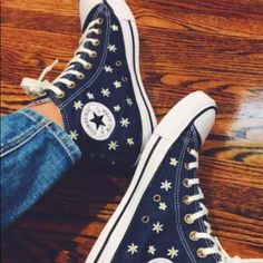 Diy Converse, Artsy Shoes, Cute Converse, Embroidery Shoes, Converse Style, Cinderella Shoes, Embroidered Shoes, Womens Converse