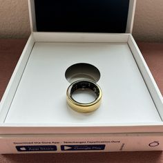 Gently Work. Comes With Box And Charging Cable Oura Ring, Charging Cable, Womens Jewelry Rings, Gold Color, Ring Size, Cable, Women Jewelry, Ring, Gold