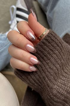 French Tip Brown Nails Trendy Fall Nails Design, Neutral Brown French Tip Nails, Brown Crome Nails French Tip, Brown Tips With Chrome, Brown Double French Tip Nails, Simple Christmas Nails Brown, Simple Fall/winter Nails, Brown Tip Chrome Nails, Sparkly Brown French Tip Nails