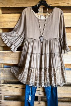 Look Hippie Chic, Plus Size Lace Dress, Shabby Chic Clothes, Estilo Hippy, Angel Heart, Plus Size Boutique, Plus Size Cardigans, Lace Kimono, Lace Dresses