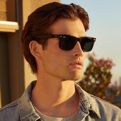 Ray-Ban Original Wayfarer Classics 😎 | #envyotica Ray Bands For Men, Men Shades Sunglasses Fashion, 80s Sunglasses Men, Man Sunglasses Aesthetic, Rayban Glasses Men, Mens Sunglasses Outfit, Men’s Raybans, Aesthetic Sunglasses Men, Black Sunglasses Aesthetic Men