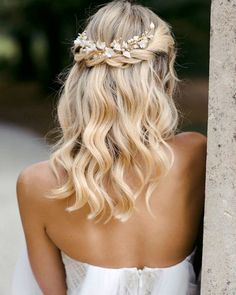 Bridesmaids Curls, Medium Wedding, Stylish Updos, Braid Wedding, Kardashian Wedding, Bun Wedding, Veils Wedding, Wedding Hairstyles For Medium Hair, Wedding Hair Half