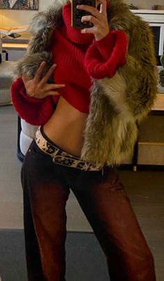 Vintage Chic Style, College Bar Outfit Winter, Rockstar Winter Outfit, Y2k Winter Fashion, Stile Kylie Jenner, Nyc Winter Outfits, I'm With The Band, Cooler Look, Mode Inspo