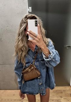 Denim Shirt Outfit Ideas, Sunday Brunch Outfit Fall, Basters, Shirt Outfit Ideas, Denim Shirt Outfit, Winter Vest, Everyday Outfit, Denim Outfit