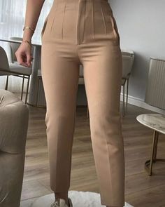 Este pantalón con pinzas en la cintura podes combinarlo con cualquier remera básica, y estás lista para ir hermosa a tu destino �🥰 Consultá colores y talles disponibles ✨️ Work Dresses Outfits, Stylish Office Wear, Stylish Short Dresses, Casual Indian Fashion, Stylish Work Attire, Trendy Fashion Tops, Muslimah Fashion Outfits, Classy Work Outfits, Stylish Dress Designs