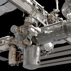 an image of the inside of a space station that looks like it is made out of metal