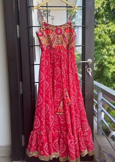 Rajasthani Kurti, Bandhani Dresses, Outfit Transformation, Indian Gown Design, Shadi Outfits, Diwali Dress, Flared Kurti, Simple Indian Suits, Wedding Ootd