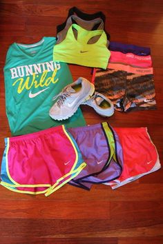 Nike workout clothes... I will take all of those : ) Running Shoes Outfit, Style Sportif, Clothes And Shoes, Shoes Outfit, School Style