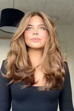 cute hair Bouncy 90s Haircut, Hoco Blowout, Medium Length Bouncy Layers, Long Bouncy Blowout, Blow Dry Mid Length Hair, 90s Style Haircut Layers, Victoria’s Secret Blowout, Josefine Vogt Hair, 90s Blowout Haircut Medium