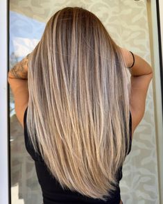 Blonde Hair For Brunettes, Dimensional Balayage, Brunette With Blonde Highlights, Balayage Straight Hair, Blonde Highlights On Dark Hair, Brunette Hair With Highlights, Dark Hair With Highlights, Brown Hair With Blonde Highlights, Long Hair Color