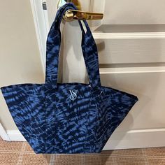 Victoria’s Secret Navy Blue Adorable Tote Bag. Zipper Closure. New With Tag!!! Casual Blue Bags With Zipper Pocket, Casual Blue Bag With Zipper Pocket, Blue Summer Bags With Zipper Closure, Summer Blue Bags With Zipper Closure, Summer Blue Shoulder Bag With Zipper Pocket, Blue Shoulder Bag With Zipper Pocket For Summer, Casual Victoria's Secret Rectangular Bag, Casual Rectangular Victoria's Secret Bag, Casual Navy Shoulder Bag With Removable Pouch