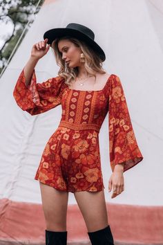 Musical Hair, Boho Whimsical, Comfy Boots, Hippie Clothing, Estilo Hippy, Estilo Hippie, Boho Style Outfits, Nine Lives, Chic Skirts