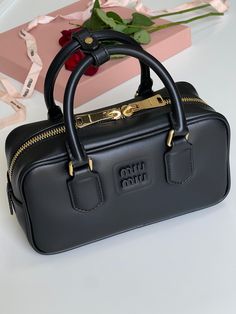 Luxury Purses, Fancy Bags, Bag Trends, Pretty Bags, Selfies, Luxury Items, Cute Bag, Sling Bag, Miu Miu