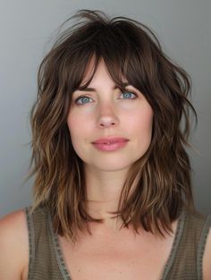 Fresh Medium Haircuts with Bangs to Try Medium Cut With Bangs, Lob With Wispy Bangs, Layered Lob With Bangs, Bangs Balayage, Medium Hairstyles With Bangs, Medium Length With Bangs, Lob Haircut With Bangs, Bang Styles, Corte Shaggy