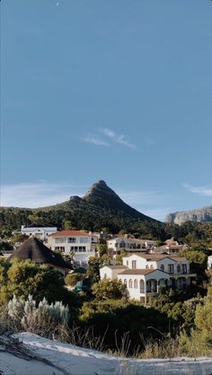 houses in the foreground with mountains in the background