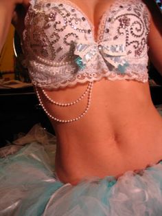 Cinderella Rave bra inspiration! Edc Fits, Pretty Costumes, Bra Ideas, Rave Ideas, Spring Break Party, Crystal Bra, Edm Fashion