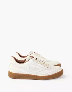 SAYE Modelo '89 Vegan Trendy Tennis Shoes, Cute Hairstyles With Curls, Adidas Outfit Shoes, Capsule Wardrobe Essentials, Vegan Sneakers, Two Trees, Walk In My Shoes, Shoe Inspo, Frye Boots