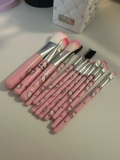 Sanrio Makeup Brushes, Hello Kitty Makeup Brushes, Hello Kitty Makeup Products, Hello Kitty Makeup Look, Makeup Brushes Aesthetic, Cute Makeup Brushes, Pink Makeup Brushes, Kitty Makeup, Hello Kitty Gifts