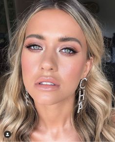 Glowy Bronze Makeup, Bday Makeup, Airbrush Makeup Wedding, Dewy Makeup Look, Fashion Outfits Dresses, Wedding Guest Makeup, Wedding Eye Makeup, Glam Wedding Makeup, Prom Eye Makeup