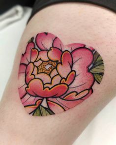 a heart shaped flower tattoo on the leg