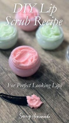 Makeup & Beauty // DIY lip scrub. Lip Scrub Vanilla, Lip Scrub Ingredients, Home Made Lip Scrub Recipes, Homemade Items To Sell, How To Make Lip Scrub, Lip Scrub Diy Exfoliating, Diy Lip Scrubs, Sugar Lip Scrub Diy, Dry Lips Remedy