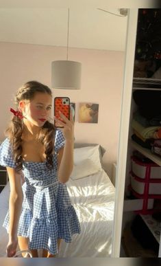 Wizard of Oz costume inspiration, Halloween costume idea for teens, Dorothy costume Brunette Halloween, Costumes Brunette, Dorothy Halloween, Dorothy Halloween Costume, Wizard Of Oz Costume, Costumes For Teenage Girl, Halloween Costumes Brunette, Oz Costume, Wizard Of Oz Dorothy