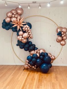 some balloons are in the shape of a star on top of a circle with stars