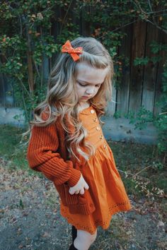 Chignon Simple, Toddler Haircuts, Hair Orange, Kids Curly Hairstyles, New Short Hairstyles, Orange Cardigan, Kids Hair Cuts