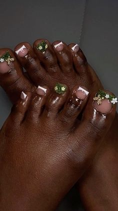 Gold Toe Nails, Green Toe Nails, French Tip Pedicure, Gel Toe Nails, Acrylic Toes, Acrylic Toe Nails, Pretty Toe Nails, Cute Toe Nails, Cute Acrylic Nail Designs