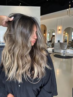 Blonde Balayage Without Money Piece, Melted Bronde Balayage, Balayage Hair Light To Dark, Balayage With Dark Root, Cool Dimensional Blonde Balayage, Smudged Money Piece, Money Pieces And Balayage, Baylage Brunette Cool Tone, Brunette Hair With Blonde Balayage And Money Piece