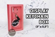 the display keychain box contains 3 x 5's in it and is pink