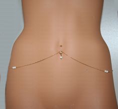 Navel piercing with chain - the belly bar is made of 316L surgical steel -The 2 balls are unscrewable - Bar is 14 gauge only - if your waist is over 29 inches, contact me so I can customize your jewelry My store https://www.etsy.com/ca/shop/triballook thank you :-) Belly Button Waist Chain, Belly Piercing Chain, Belly Button Piercing Waist Chain, Belly Pierce, Piercing Bar, Belly Piercing Ring, Gold Belly Ring, Belly Bar, Face Jewellery