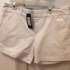 Tommy Hilfiger White Shorts, New With Tags Tommy Hilfiger White Casual Shorts, Tommy Hilfiger Summer Shorts With Pockets, Tommy Hilfiger Shorts With Pockets For Summer, Tommy Hilfiger Summer Bottoms With Pockets, White Cotton Tommy Hilfiger Bottoms, Tommy Hilfiger White Cotton Bottoms, Tommy Hilfiger Casual Short Length Bottoms, Tommy Hilfiger Shorts With Pockets, Casual Tommy Hilfiger Short Bottoms