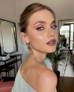 Bridesmaid Makeup Pink, Brides 2023, Pink Dress Makeup, Shiny Makeup, Bridal Makeup Tips, Wedding Hairstyles And Makeup, Wedding Guest Makeup, Glam Wedding Makeup, Rose Makeup