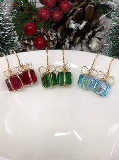 Present Earrings, Christmas Gift Earrings, Keychain Craft, Holiday Earring, Handmade Wire Jewelry, Jewelry Christmas, Earrings Dainty