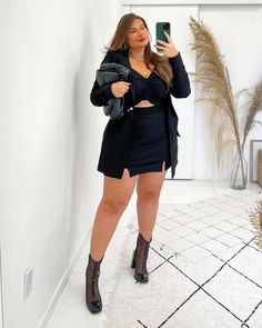 Go Out Outfit Night Plus Size, Plus Size House Party Outfit, Plus Night Out Outfit, Plus Club Outfits Night, Plus Size Outfits Night Out, Casual Party Outfit Plus Size, Looks Plus Size Festa, Plus Size Outfits For Going Out, Going Out Outfit Plus Size