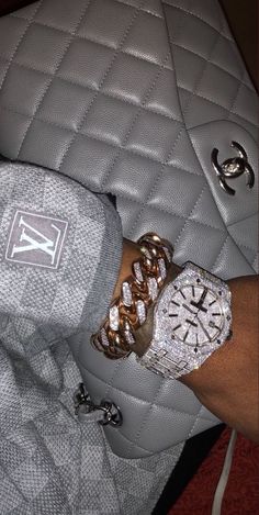 Filmy Vintage, Rich Girl Lifestyle, Wrist Candy, Luxury Lifestyle Dreams, Classy Aesthetic, Dope Jewelry, Date Outfits