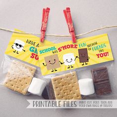 PRINTABLE End Year Gift Tags, Smores Tags, S'mores Favor Tags, Summer Party Favors, End of Year Student Gifts, Printable S'mores Class Treat || LemonadeDesignStudio via Etsy Smores Valentines, Summer Party Favors, Biscuits Graham, Treat Bag Toppers, Valentine Treat, Kids Treat, Printable Valentine, Preschool Graduation, Bag Topper