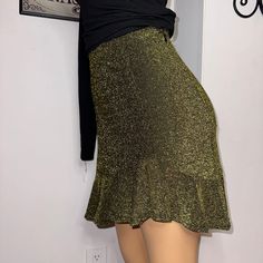 (L-49.50xl-51)Michael Kors Sparkling Skirt Black Golden Size L An Xl Winter Party Bottoms With Skirted Design, Stretch Ruffled Mini Skirt For Party, Winter Party Skirted Bottoms, Green Knee-length Skirt For Night Out, Winter Party Flared Mini Skirt, Winter Party Flowy Skirt Bottoms, Flowy Skirt For Winter Party, Gold Fitted Knee-length Bottoms, Winter Party Knee-length Mini Skirt