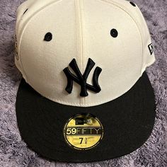 New Never Worn. Streetwear Hats, Color Crema, New Era 59fifty, Fitted Caps, Cute Hats, Cool Hats, Ball Cap, Black Cream, New Era