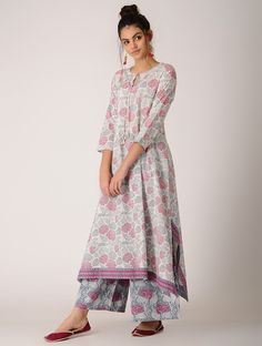 Buy Pink White Block printed Cotton Kurta with Asymmetrical Hem Women Kurtas Rasika embroidered Chanderi jackets and more Online at Jaypore.com Kurty Pattern, Kurta Ideas, Indian Inspired Fashion, Cotton Anarkali Kurta, Anarkali Designs, Short Frocks, Indian Kurti Designs, Cotton Anarkali, Punjabi Bride