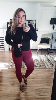 PREMIUM JEGGINGS 🖤 VERSATILE BASIC Our Premium Moto jeggings feature signature moto ribbing & stitching, gold zipper at ankle, and elastic high waist Thick yet soft & smooth, stretchy fabric ▪️Available in black & burgundy red Soft, smooth & stretchy fabric 60% Cotton, 35% Nylon, 5% Spandex Size S/M recommended for pant sizes 0-6 ▪️Size L/XL recommended for pant sizes 8-14 Fits true to size, if in between sizes, size dow 28" Inseam Burgandy Pants Outfits, Red Leggings Outfit, Pant Outfits For Women, Moto Jeggings, Teacher Attire, Cute Professional Outfits, Snake Print Shoes, Color Leggings, Burgundy Pants