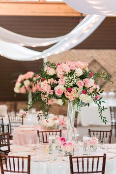 the centerpieces are filled with pink and white flowers